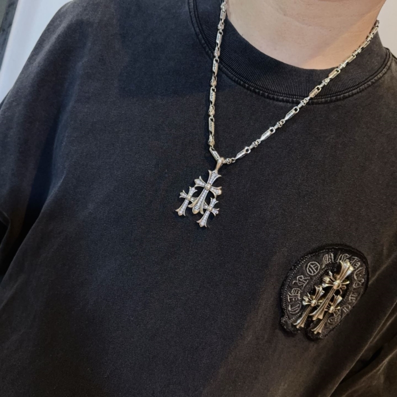 Ch*0me He**ts necklaces